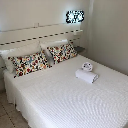 Апартаменты Sunny Near The Beach With Wifi, Balcony And Pool Лос Кристианос