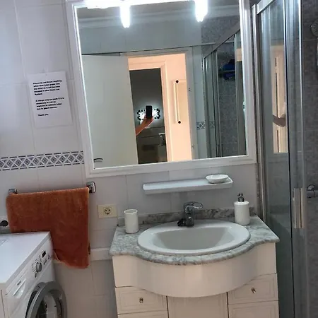 Sunny Near The Beach With Wifi, Balcony And Pool * Лос Кристианос