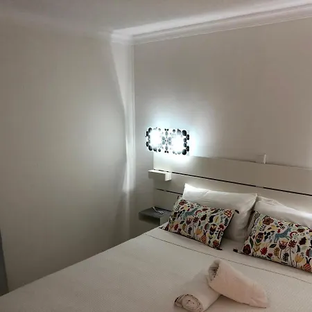 Апартаменты Sunny Near The Beach With Wifi, Balcony And Pool *