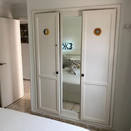 Sunny Near The Beach With Wifi, Balcony And Pool * Лос Кристианос