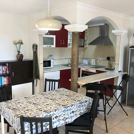 Апартаменты Sunny Near The Beach With Wifi, Balcony And Pool Лос Кристианос