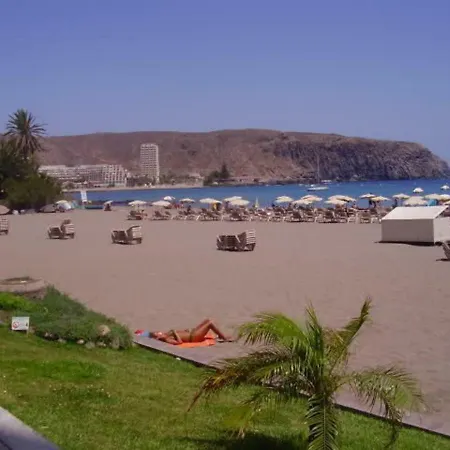 Апартаменты Sunny Near The Beach With Wifi, Balcony And Pool *